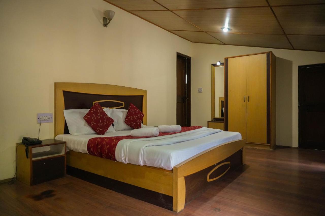 Hotel Grass Land Manāli Екстериор снимка