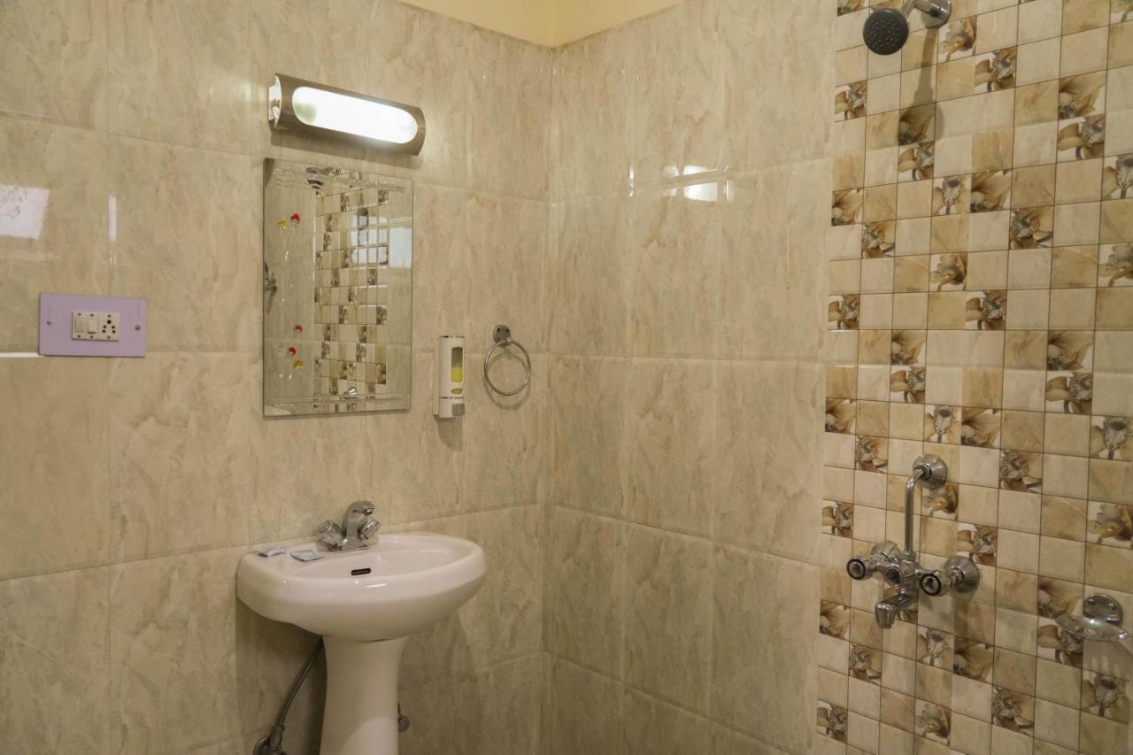 Hotel Grass Land Manāli Екстериор снимка
