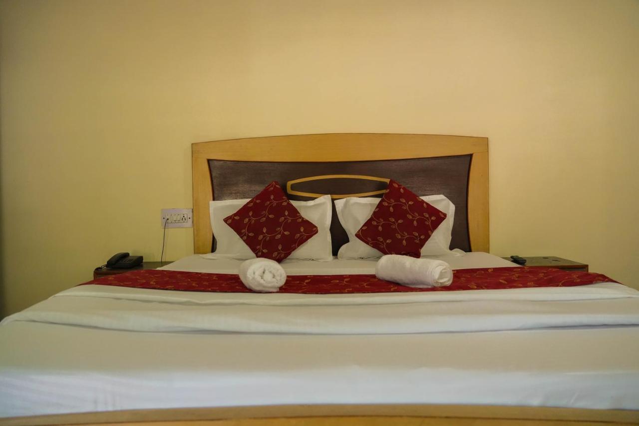 Hotel Grass Land Manāli Екстериор снимка